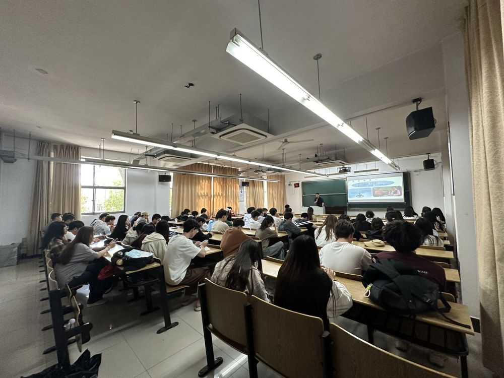 源本科技集团在南京邮电大学通达学院举办讲座